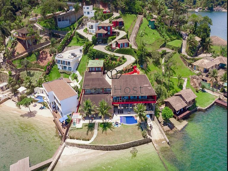 Casa a venda em Angra dos Reis com piscina