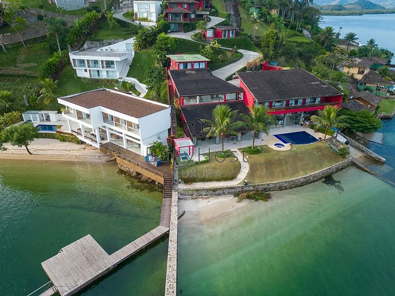 Casa a venda em Angra dos Reis com piscina