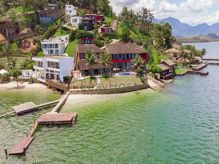 Casa a venda em Angra dos Reis com piscina