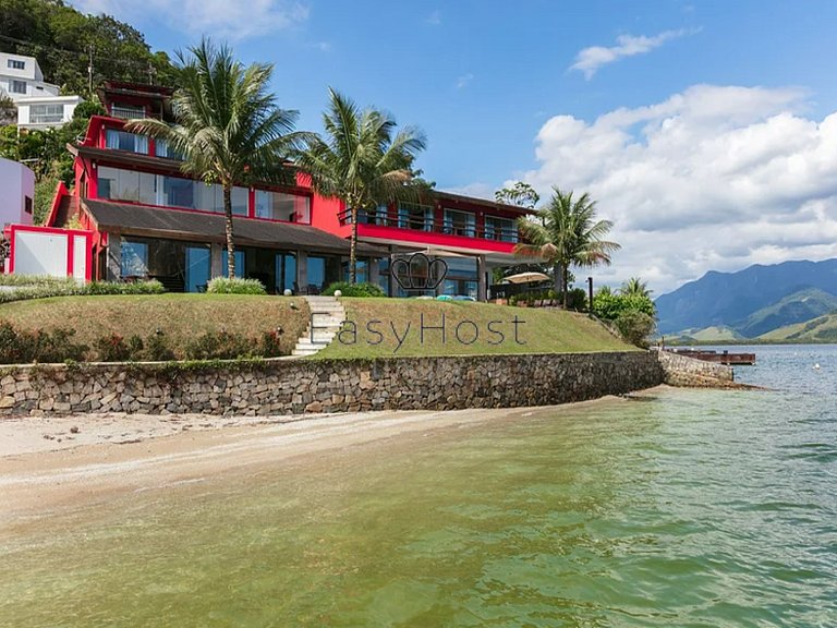 Casa a venda em Angra dos Reis com piscina