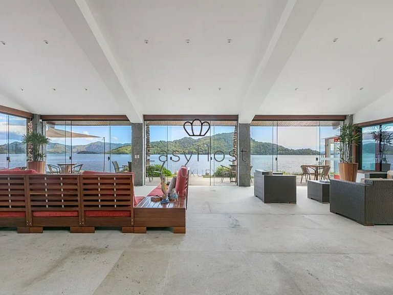 Casa a venda em Angra dos Reis com piscina