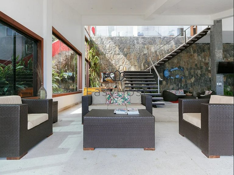 Casa a venda em Angra dos Reis com piscina