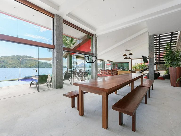 Casa a venda em Angra dos Reis com piscina