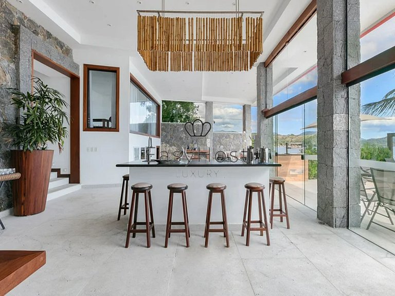 Casa a venda em Angra dos Reis com piscina