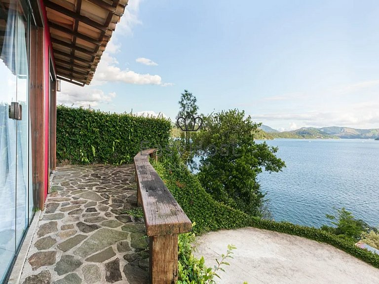 Casa a venda em Angra dos Reis com piscina