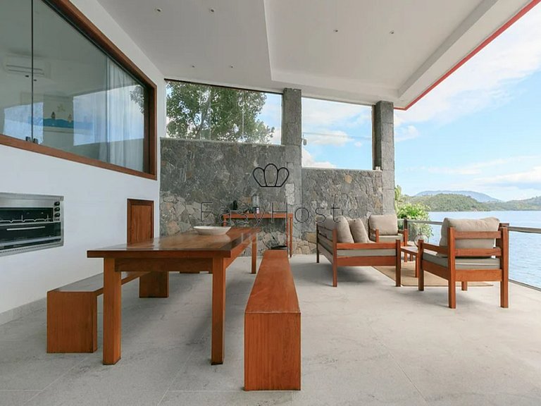 Casa a venda em Angra dos Reis com piscina