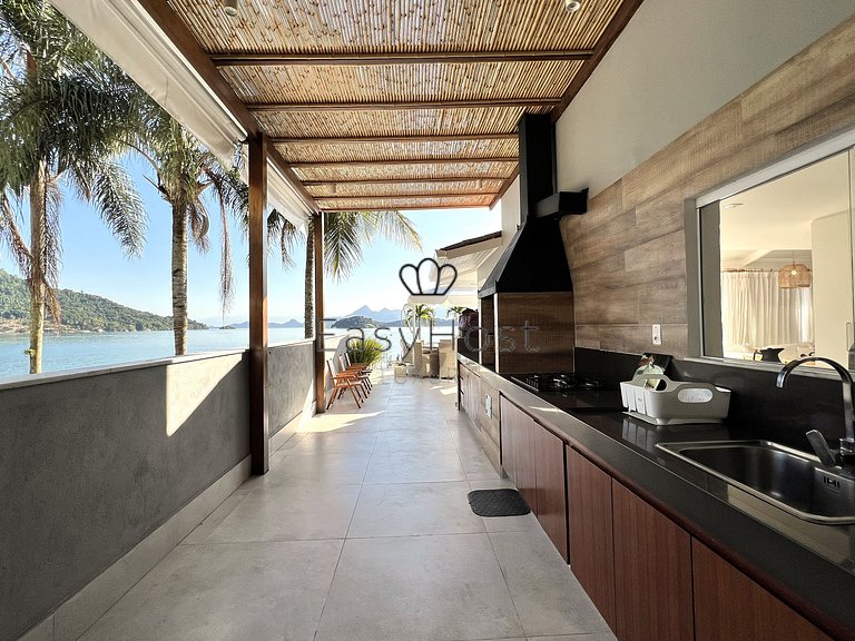 Casa beira mar à venda em Angra dos Reis