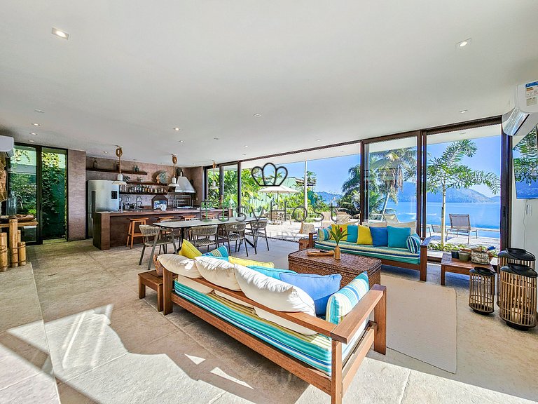 Aluguel de casa luxuosa em Angra com praia e piscina