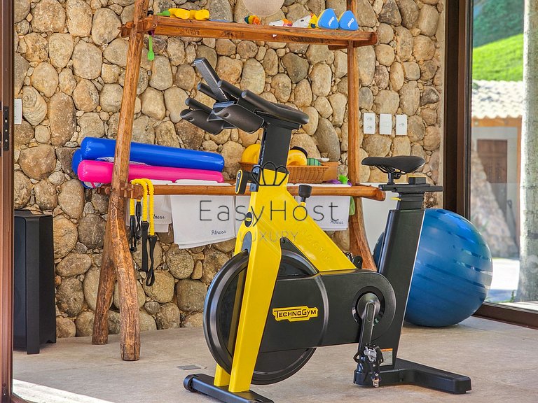 Aluguel de casa luxuosa em Angra com praia e piscina