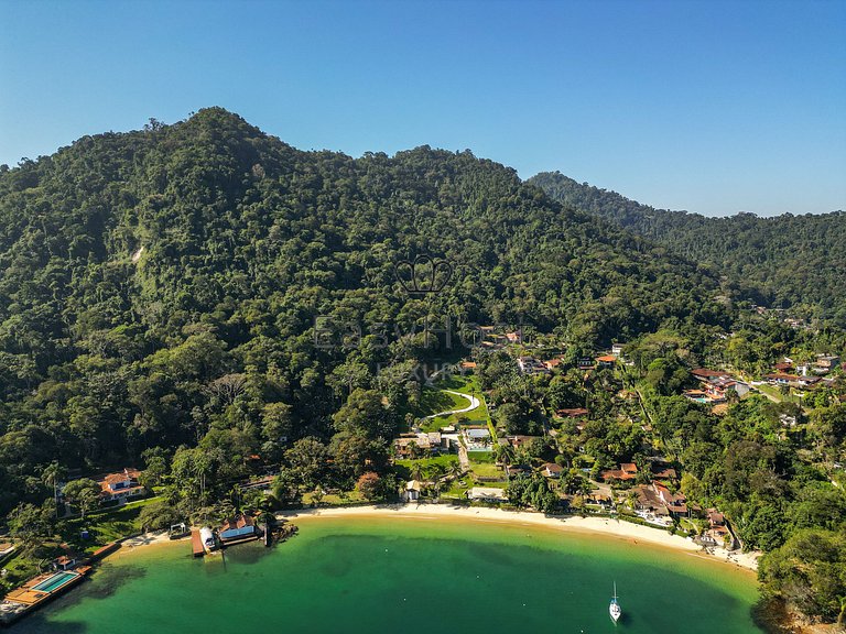 Luxury house rental in Angra dos Reis with beach and pool