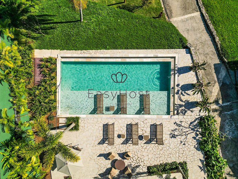 Aluguel de casa luxuosa em Angra com praia e piscina