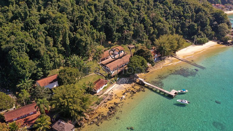 Casa à venda em Angra dos Reis com praia e sauna - AngV078