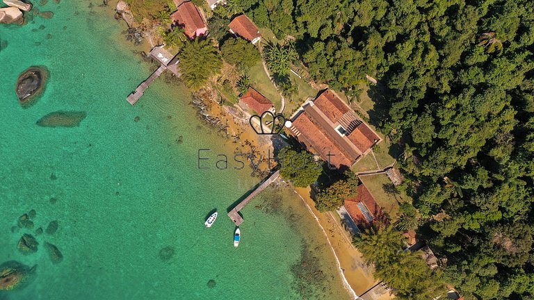 Casa à venda em Angra dos Reis com praia e sauna