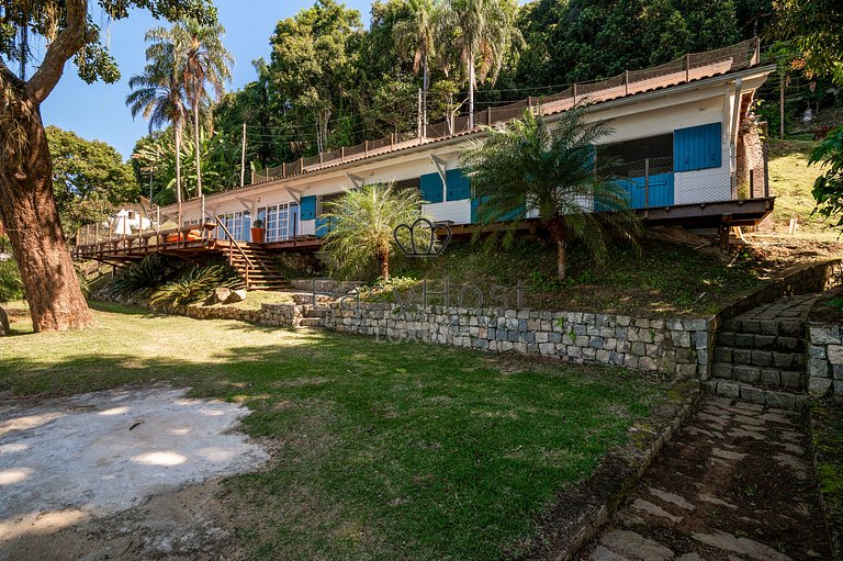 House for sale in Angra dos Reis with beach and sauna