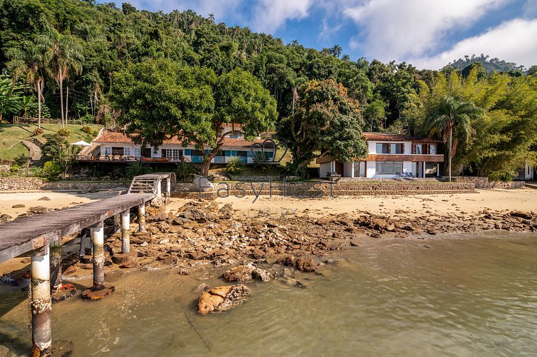 House for sale in Angra dos Reis with beach and sauna