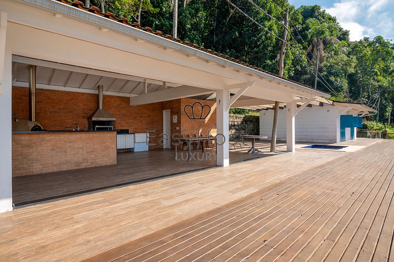 Casa à venda em Angra dos Reis com praia e sauna - AngV078