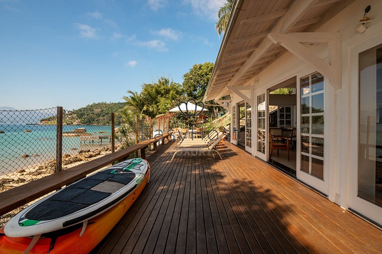 Casa à venda em Angra dos Reis com praia e sauna