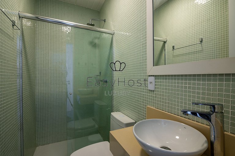 Casa à venda em Angra dos Reis com praia e sauna - AngV078
