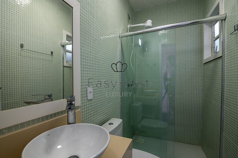 Casa à venda em Angra dos Reis com praia e sauna