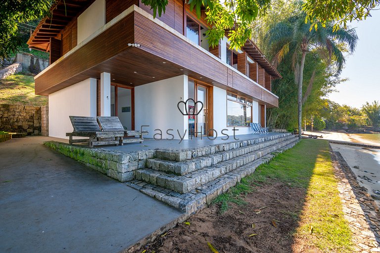 Casa à venda em Angra dos Reis com praia e sauna