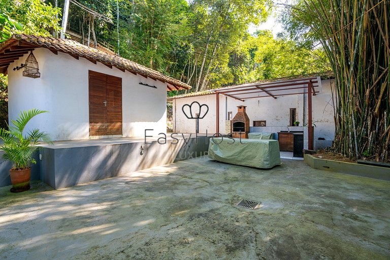House for sale in Angra dos Reis with beach and sauna