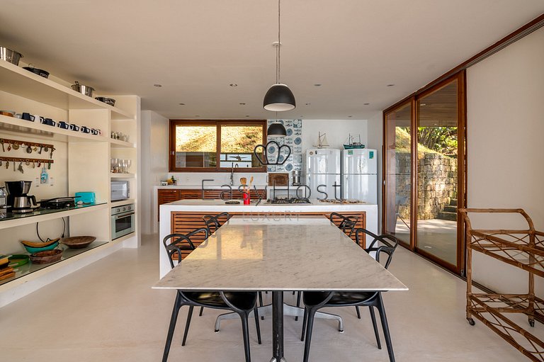 House for sale in Angra dos Reis with beach and sauna