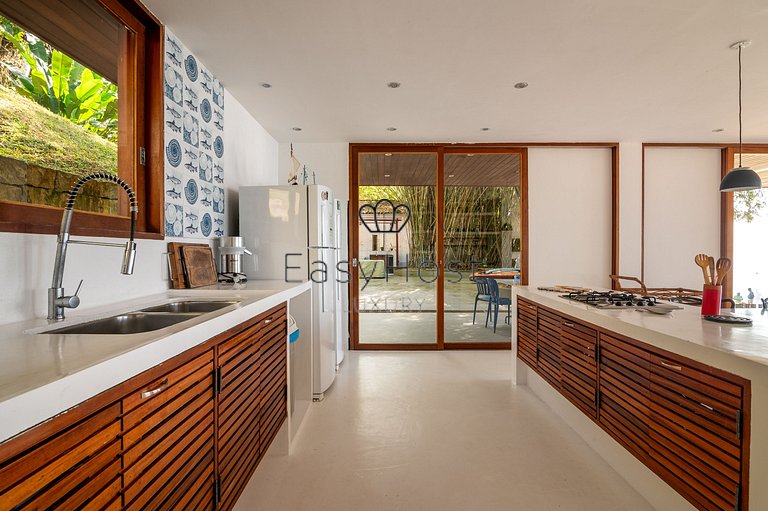 House for sale in Angra dos Reis with beach and sauna