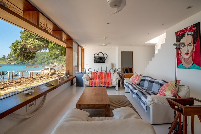Casa à venda em Angra dos Reis com praia e sauna - AngV078