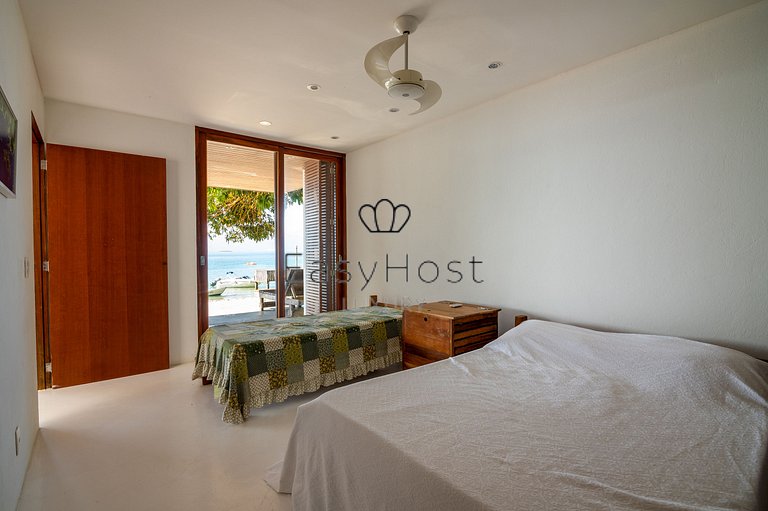 Casa à venda em Angra dos Reis com praia e sauna