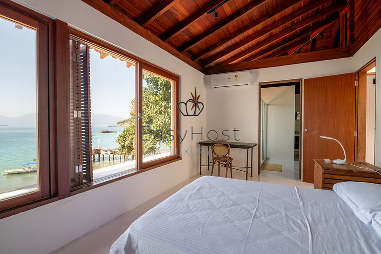 Casa à venda em Angra dos Reis com praia e sauna