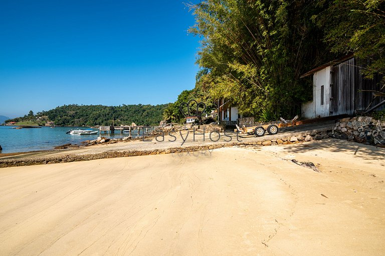 Casa à venda em Angra dos Reis com praia e sauna