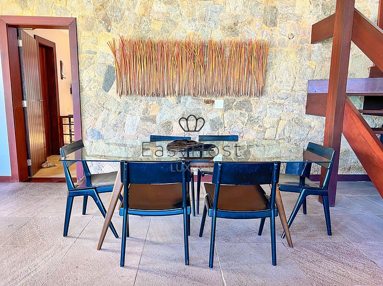 Vacation home in Angra dos Reis with pool and ocean view.