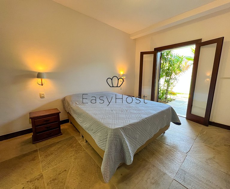 Casa vacacional en Angra dos Reis con piscina y vistas al ma