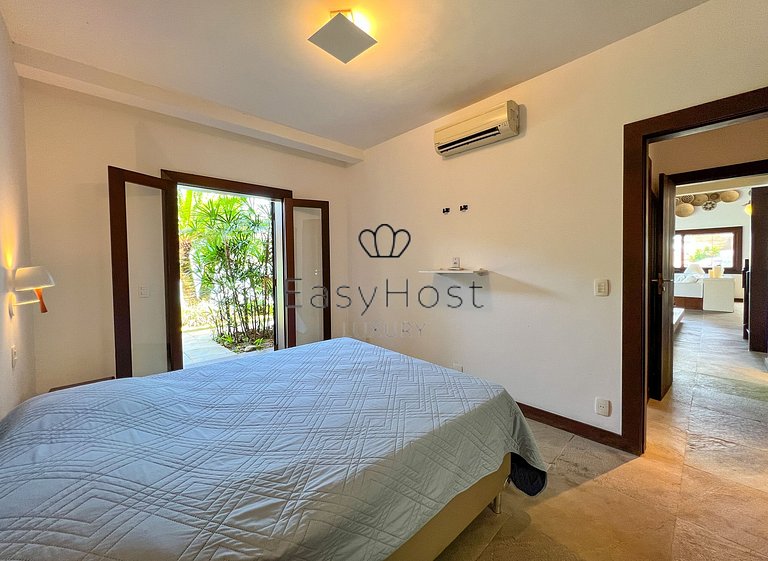 Casa vacacional en Angra dos Reis con piscina y vistas al ma