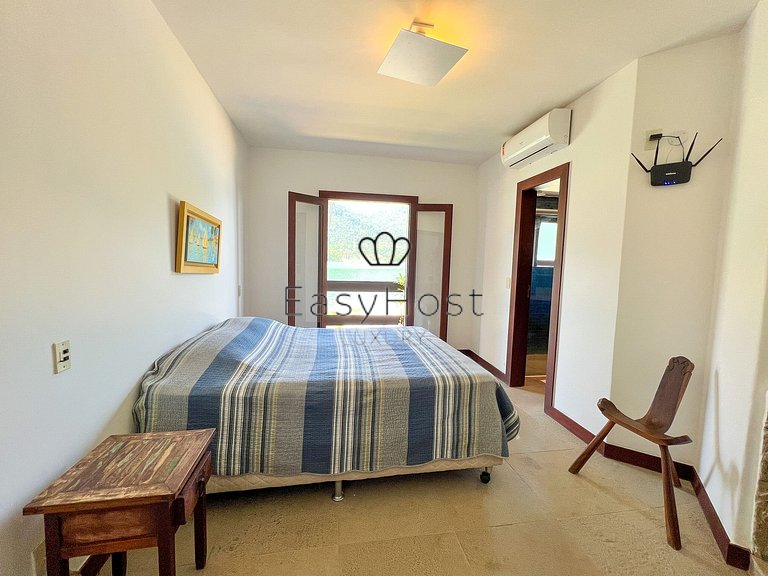 Vacation home in Angra dos Reis with pool and ocean view.