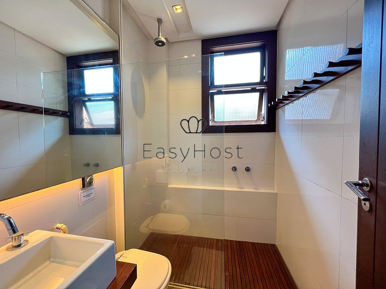 Casa vacacional en Angra dos Reis con piscina y vistas al ma