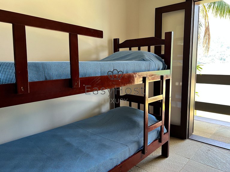 Vacation home in Angra dos Reis with pool and ocean view.