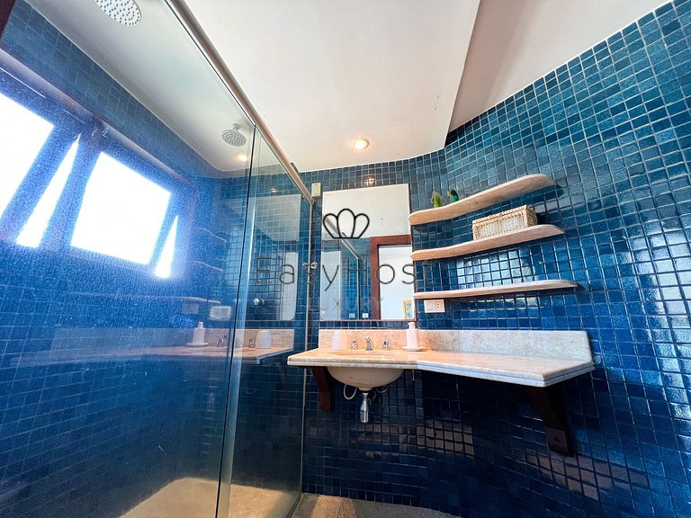 Vacation home in Angra dos Reis with pool and ocean view.