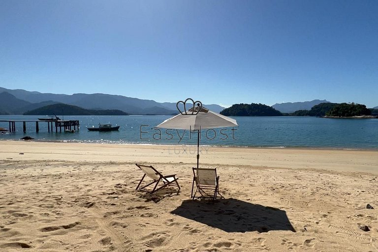 Casa de luxo à venda em Angra dos Reis com piscina e praia -