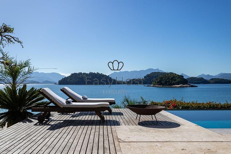 Casa de luxo à venda em Angra dos Reis com piscina e praia -