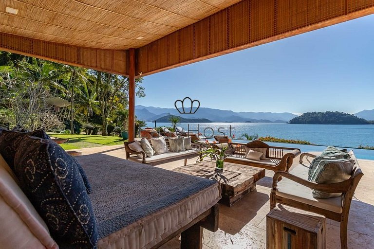 Casa de luxo à venda em Angra dos Reis com piscina e praia -