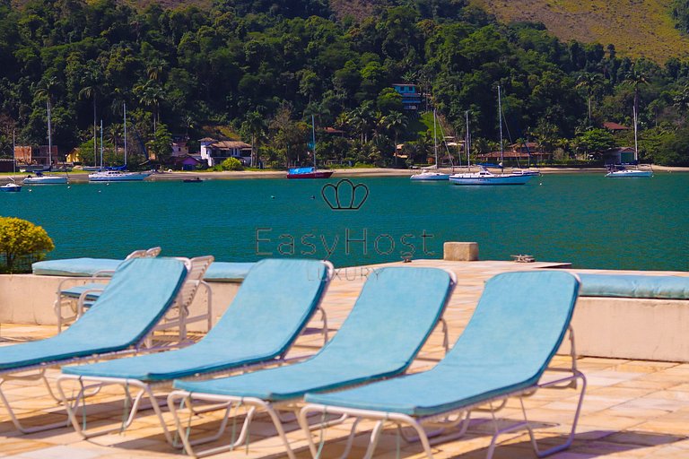 Vacation home in Angra dos Reis with pool and ocean view.