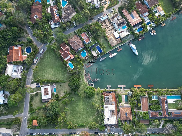 Land for sale in Paraty, overlooking the Canal.