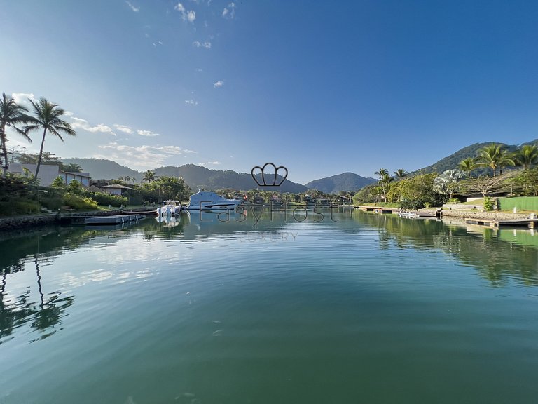 Terreno à venda em Paraty com vista para o canal - PARV06