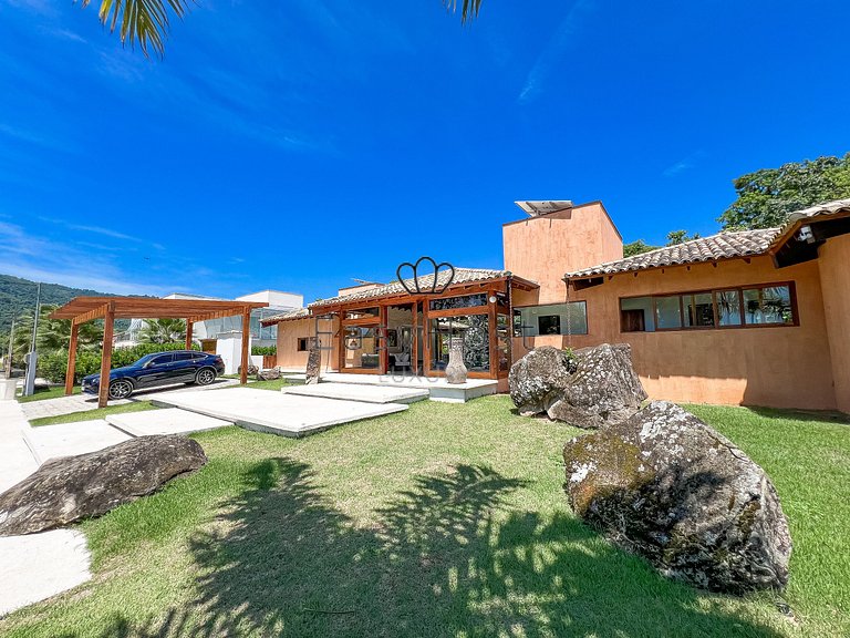 Casa en venta en Paraty con piscina y zona gourmet.