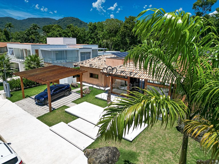 Casa en venta en Paraty con piscina y zona gourmet.