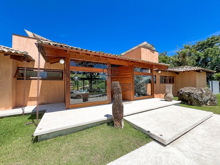 House for sale in Paraty with pool and gourmet area.