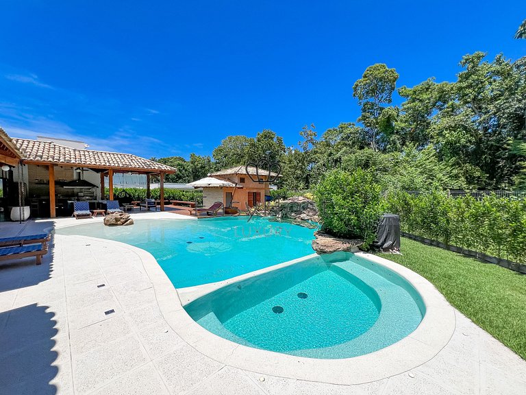 Casa à venda em Paraty com piscina e área gourmet