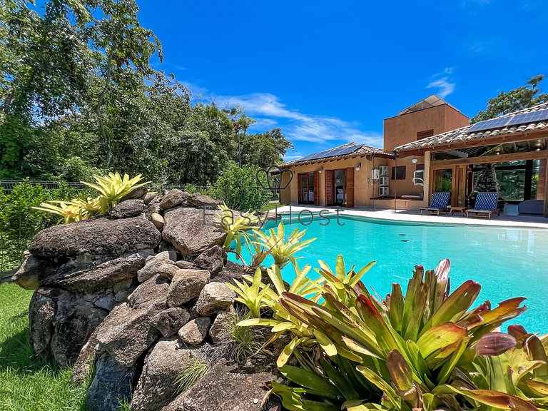 House for sale in Paraty with pool and gourmet area.