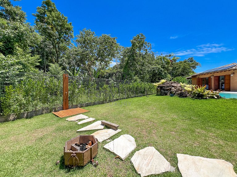 House for sale in Paraty with pool and gourmet area.
